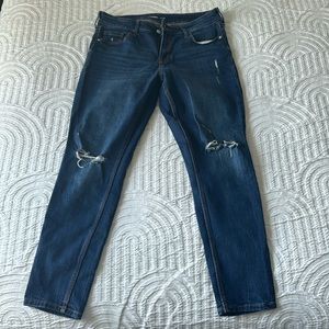 Distressed skinny jeans